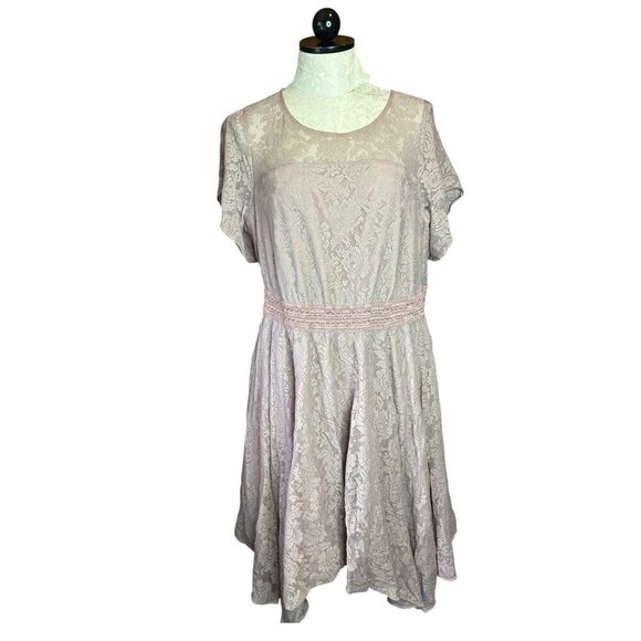 torrid Dresses & Skirts - Torrid Mauve Pink Lace Lined Embordered Short Sleeve Knee Length Dress Sz 2 (2X)
